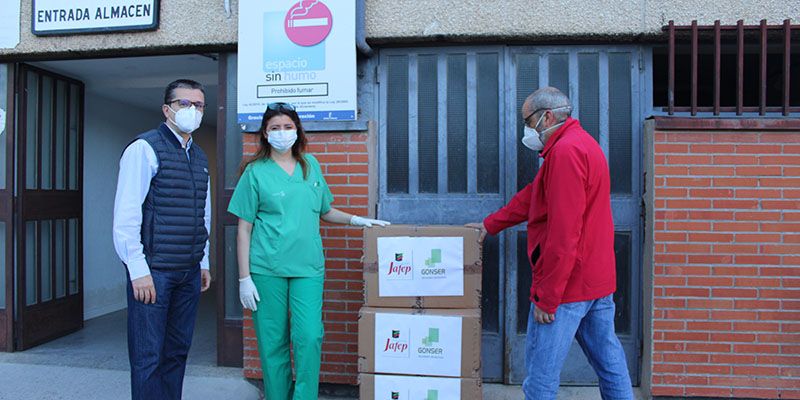 Pinturas Jafep-GONSER soluciones decorativas, dona 100 batas quirúrgicas al hospital de Guadalajara