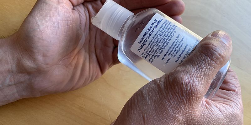 Sanidad recuerda la importancia de diferenciar entre geles higienizantes y antisépticos a la hora de eliminar el COVID-19 de las manos