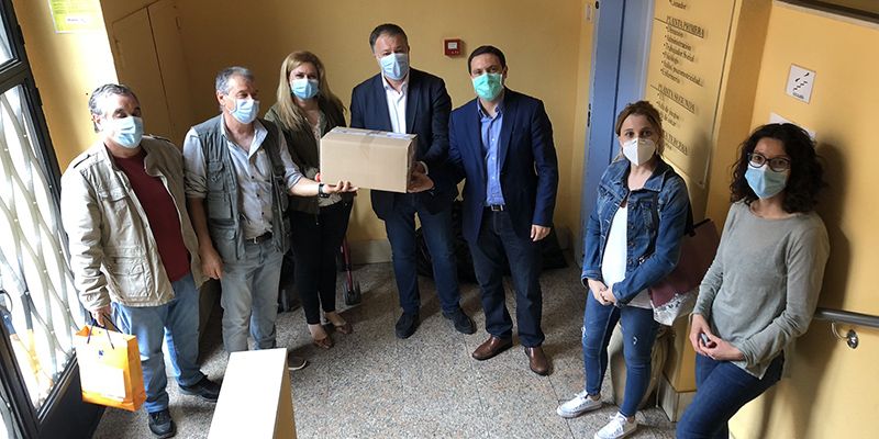 Ayuntamiento de Cuenca, Junta y Diputación reparten material de protección a Infantas de España y a Cocemfe