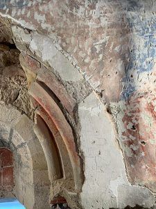 Consolidada y restaurada la parte de pintura mural del presbiterio de la Iglesia de Santiago de Sigüenza que aún se conserva