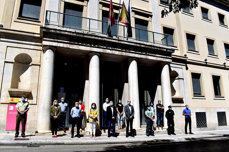 Cuenca guarda un minuto de silencio con motivo del final del luto por los fallecidos por el covid-19