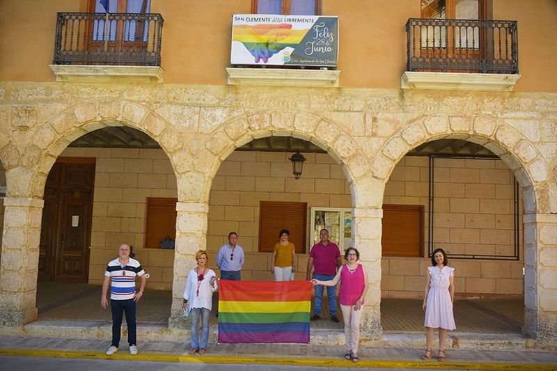 El ayuntamiento de San Clemente muestra su apoyo al colectivo LGTBI