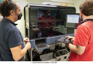 El equipo de diagnóstico por biología molecular del coronavirus (TMA) con que cuenta el Hospital de Guadalajara puede llegar a procesar más de mil test diarios