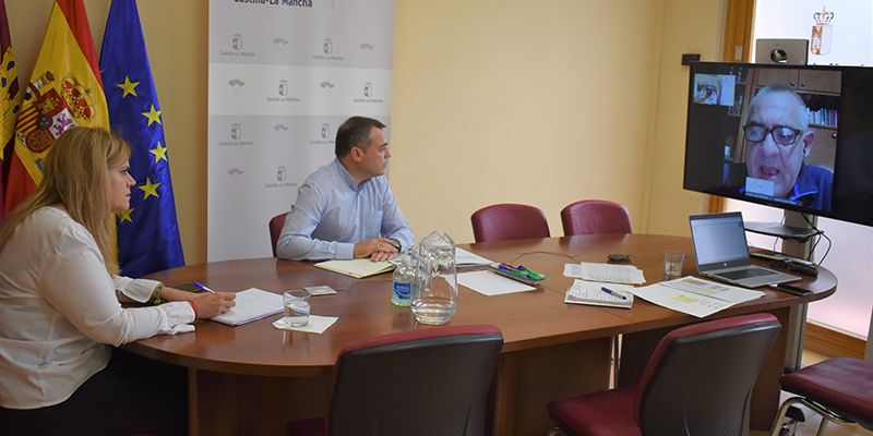 El Gobierno regional anima a los conquenses a apostar por las compras en el sector artesano de Cuenca