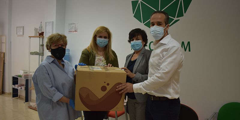 El Gobierno regional entrega material de protección a la Asociación Española Contra el Cáncer de Cuenca