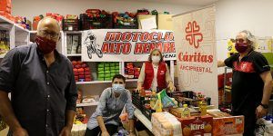 El MotoClub Alto Henares entrega casi 5.000 kilos de solidaridad seguntina a Cáritas 2 El MotoClub Alto Henares entrega casi 5.000 kilos de solidaridad seguntina a Cáritas