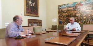 José Luis Vega retoma sus reuniones presenciales con alcaldes y alcaldesas con el primer edil de Horche, Juan Manuel Moral