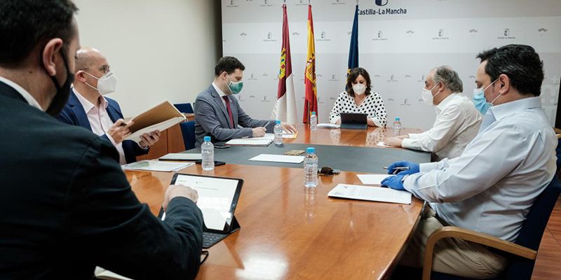 La Junta apoyará la promoción en la comercialización del sector del calzado regional para impulsar su recuperación tras el COVID-19