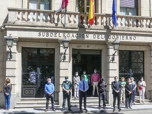 La Subdelegación del Gobierno de Guadalajara guarda un minuto de silencio en memoria de las víctimas de la COVID-19