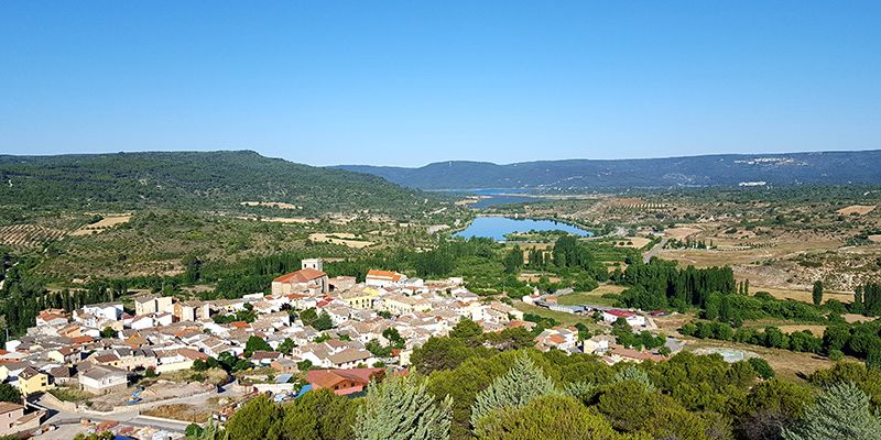 Pareja mira con optimismo, desde la prudencia y la responsabilidad individual, hacia la nueva normalidad