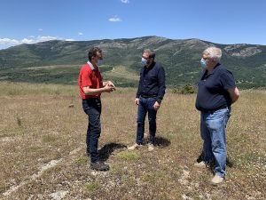 Robles comprueba sobre el terreno los trabajos preventivos que Geacam realiza en las masas forestales de Guadalajara