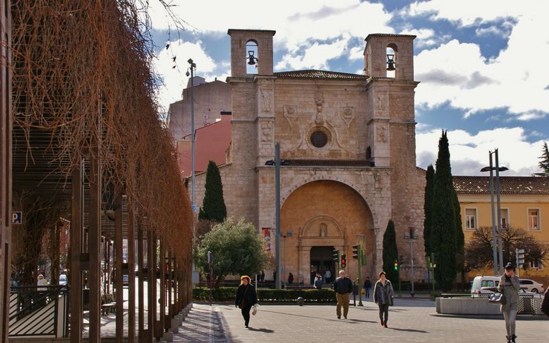 San Ginés se iluminará de verde este fin de semana para dar visibilidad a la ELA