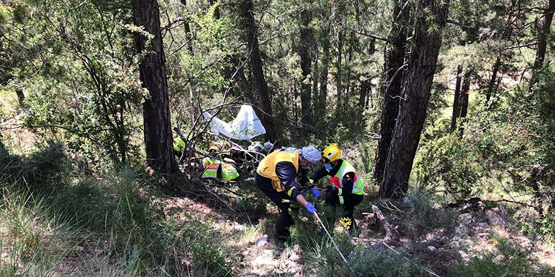 Trasladado al Hospital Virgen de la Luz un motorista accidentado en la carretera de Uña