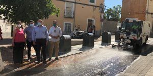 Continúa la limpieza integral barrio a barrio de Cuenca con medios adicionales doce trabajadores más y máquinas específicas