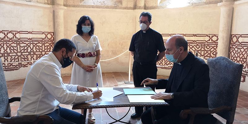 El Ayuntamiento de Brihuega y la Diócesis de Sigüenza-Guadalajara firman la cesión gratuita del templo de San Miguel al municipio para los próximos cincuenta años 1 El Ayuntamiento de Brihuega y la Diócesis de Sigüenza-Guadalajara firman la cesión gratuita del templo de San Miguel al municipio para los próximos cincuenta años