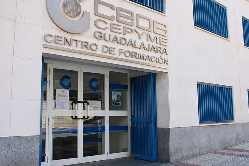 El departamento económico de CEOE-Cepyme Guadalajara informa a sus socios de las subvenciones cheque exportador y contratación
