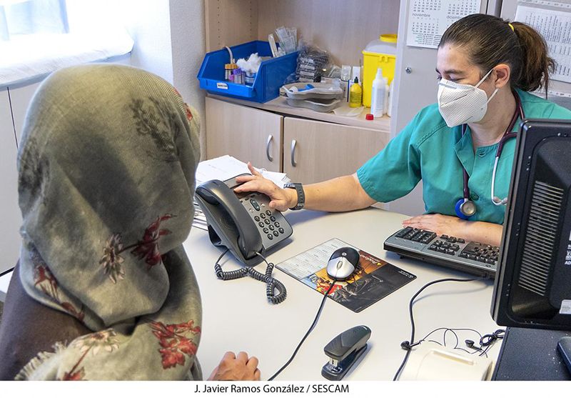 El Gobierno de Castilla-La Mancha recupera el servicio de interpretación telefónica y traducción simultánea multilingüe en el ámbito sanitario