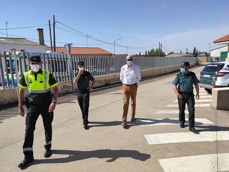 El subdelegado del Gobierno de España en Cuenca reconoce el trabajo realizado por la Guardia Civil de Las Pedroñeras durante el estado de alarma y la campaña del ajo 3 El subdelegado del Gobierno de España en Cuenca reconoce el trabajo realizado por la Guardia Civil de Las Pedroñeras durante el estado de alarma y la campaña del ajo