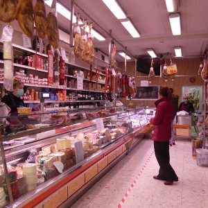 La Asociación del Comercio de Cuenca apunta que abrir domingos y festivos perjudicaría a los pequeños establecimientos