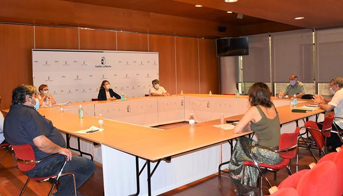 La Junta avanza con las asociaciones del Pueblo Gitano para mejorar la integración social de las familias más vulnerables 1 La Junta avanza con las asociaciones del Pueblo Gitano para mejorar la integración social de las familias más vulnerables