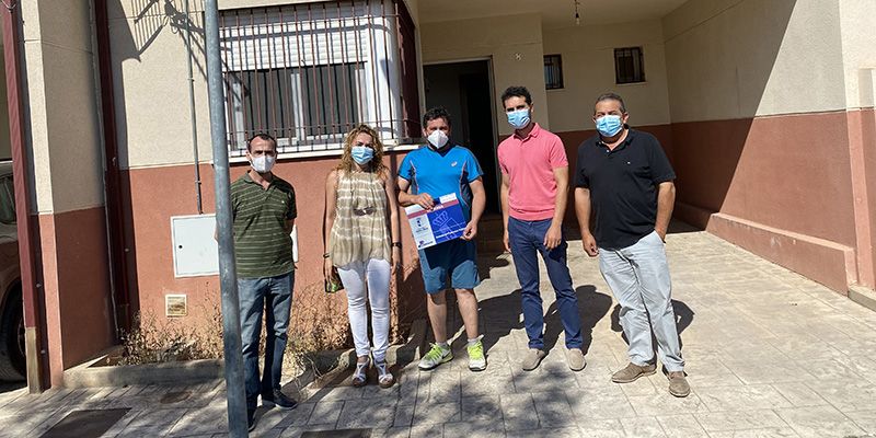 La Junta entrega una vivienda de protección oficial en La Alberca de Zancara