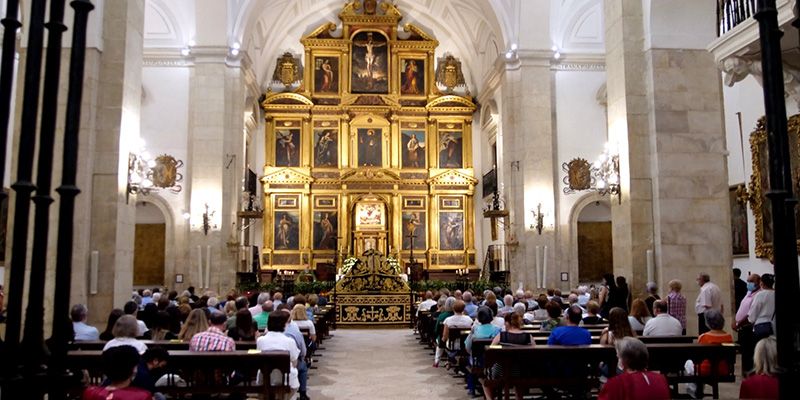 Pastrana rinde homenaje a voluntarios y servidores públicos durante el confinamiento