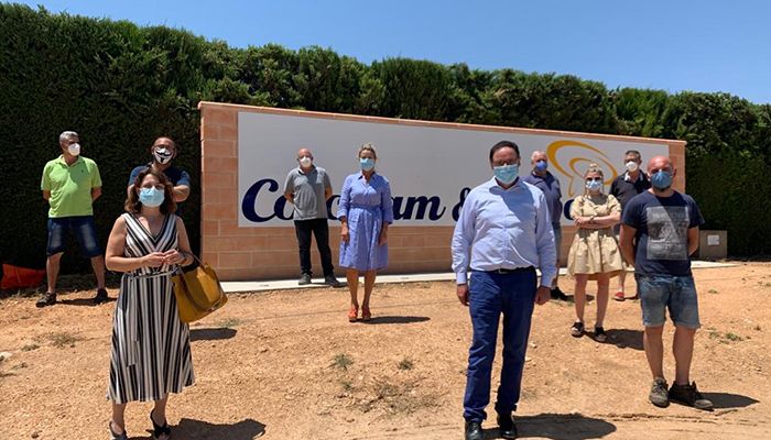 Prieto pide a la Junta su implicación para amparar a las más de 2.500 personas que trabajan en el sector del champiñón en Iniesta