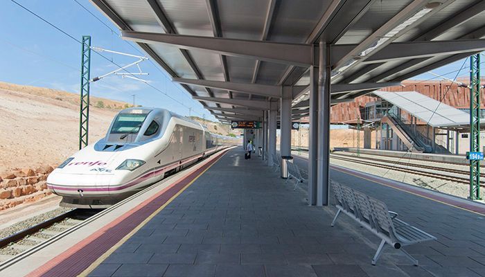 Transportes destaca el éxito de los descuentos de Renfe al superarse los dos millones de abonos gratuitos o títulos bonificados al 50% 1 Renfe oferta 220.000 plazas de Ave y Larga Distancia con descuentos de hasta el 50% para viajar en julio, agosto y septiembre