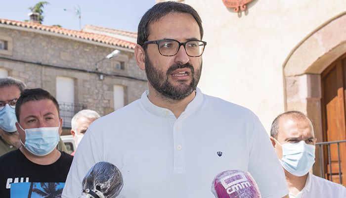 Sergio Gutiérrez desde Alcolea ”Lo que vamos a hacer desde el Gobierno es blindar por Ley los servicios del medio rural contra los recortes del PP”