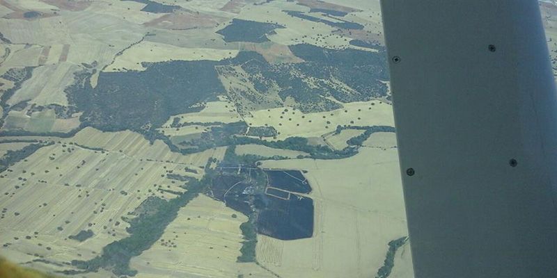 Siete medios y 32 personas luchan contra el fuego en Usanos