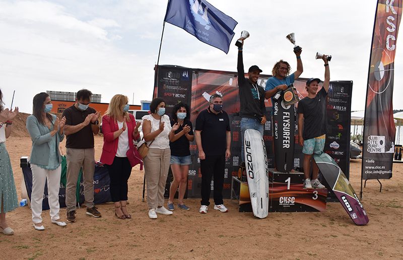Un total de 42 grandes figuras internacionales de KiteSurf se dan cita en el embalse de Alarcón
