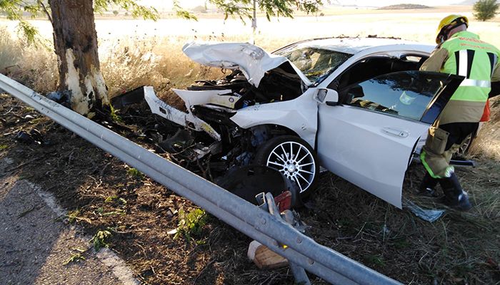 Una mujer grave en la UCI tras chocar el coche que conducía contra un árbol en Tarancón