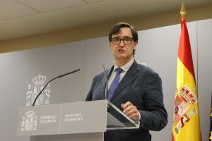 Sanidad cierra discotecas y prohíbe fumar en la calle si no hay distancia