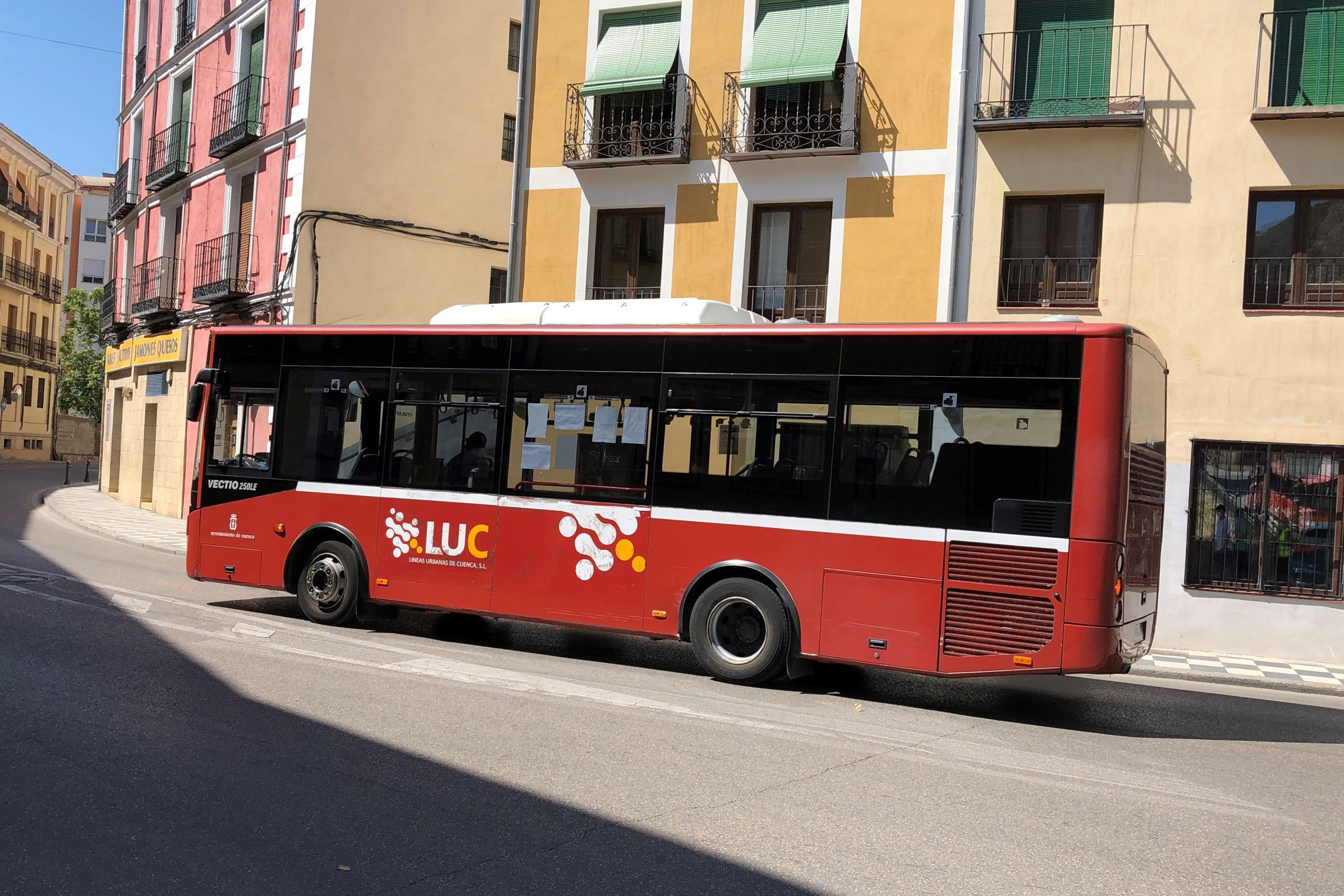 Este lunes entra en Cuenca en vigor el horario de invierno del servicio de autobuses, mejorando las frecuencias de paso