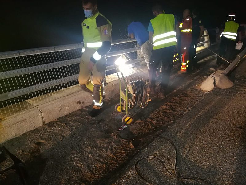 Encuentran muerta a la joven que cayó al embalse de Contreras tras un accidente de moto 1 Buscan a una joven que salió despedida al pantano de Contreras tras sufrir un accidente de moto