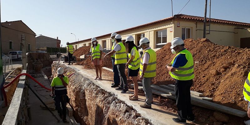 El Gobierno regional destina casi 40.000 euros a la reparación de la pared del colegio de El Peral