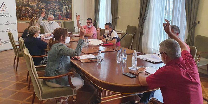 La Diputación de Guadalajara destina 660.000 euros a programas sociales y 300.000 a inversiones en infraestructuras agrarias