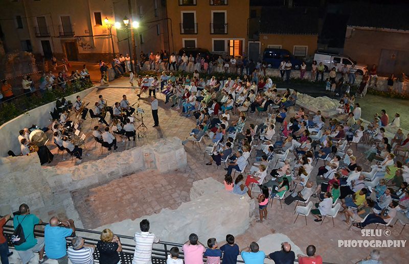 La Filarmónica Briocense rinde homenaje a las víctimas del Covid-19 y reconoce con este pasodoble al sector taurino