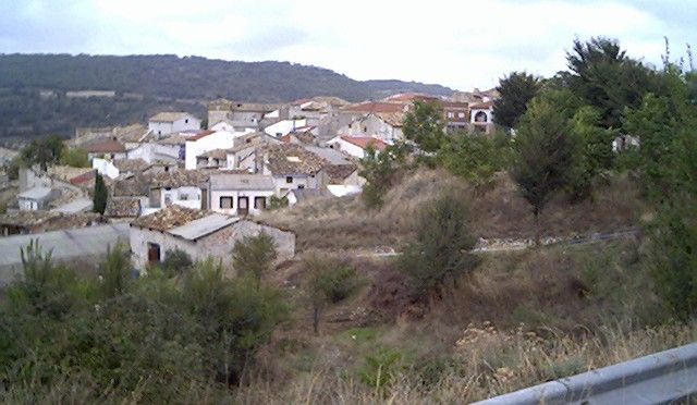 Las restricciones de agua que sufre la pedanía de Córcoles ponen en pie de guerra a sus vecinos y enfurecen al alcalde de Sacedón