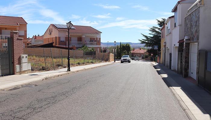 Obras de renovación en Cabanillas en un tramo de la calzada de la Carretera de Marchamalo
