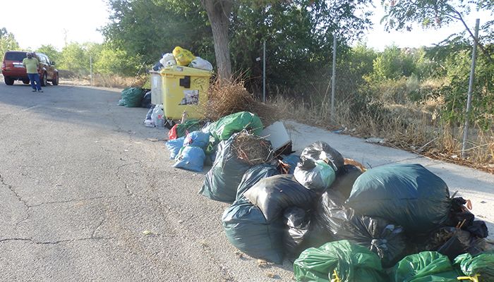 VOX denuncia la inacción del gobierno de Torrejón del Rey en la recogida de basuras en sus urbanizaciones