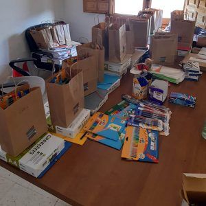 Arguisuelas reparte material escolar, gel y mascarillas gratis a los escolares