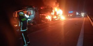 Cortada la A3 entre las localidades de Honrubia y El Cañavate por un espectacular incendio de un camión transportador de vehículos