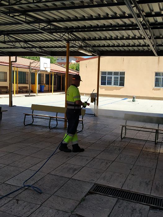 El Ayuntamiento de Sigüenza desinfecta contra coronavirus los centros educativos 3 El Ayuntamiento de Sigüenza desinfecta contra coronavirus los centros educativos