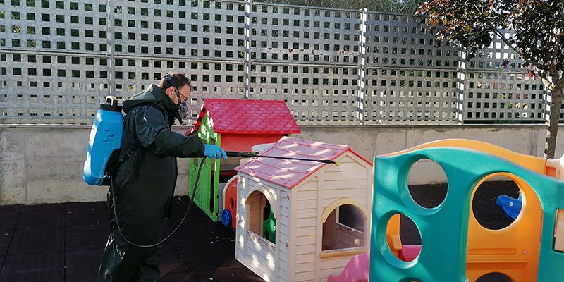 El Ayuntamiento de Villanueva de la Torre retoma los trabajos de desinfección de las zonas del municipio más transitadas