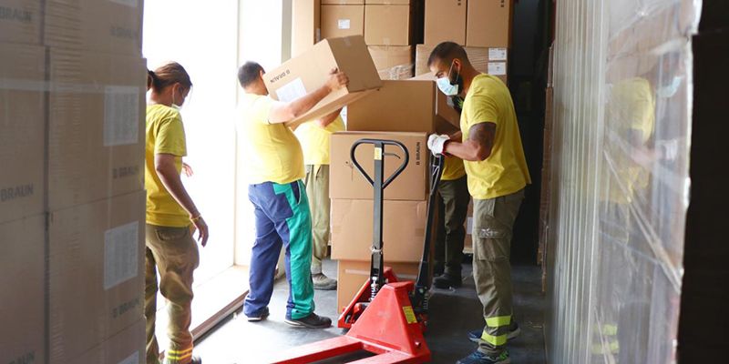 El Gobierno de Castilla-La Mancha ha distribuido esta semana una nueva remesa con más de 461.000 artículos de protección para los profesionales sanitarios