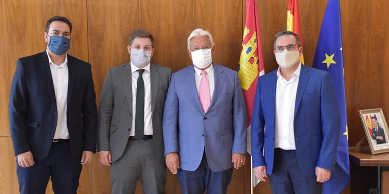 El Gobierno de Castilla-La Mancha presenta el modelo de transporte sensible a la demanda a los grupos de desarrollo local de la región