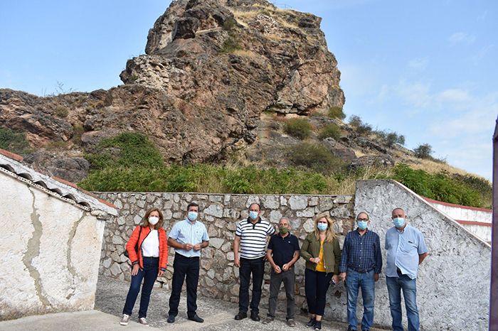 El Gobierno regional y el Ayuntamiento de Huelamo acometerán obras de consolidación e iluminación en el castillo para que sea “punto de atracción de turismo”