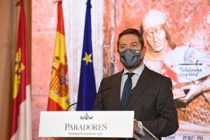 El presidente de Castilla-La Mancha y cuatro consejeros se reúnen con el alcalde de Guadalajara