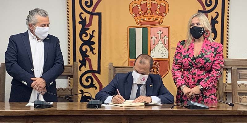 El presidente de las Cortes regionales valora la futura Ley de Memoria Histórica como “un paso hacia un estado más democrático”